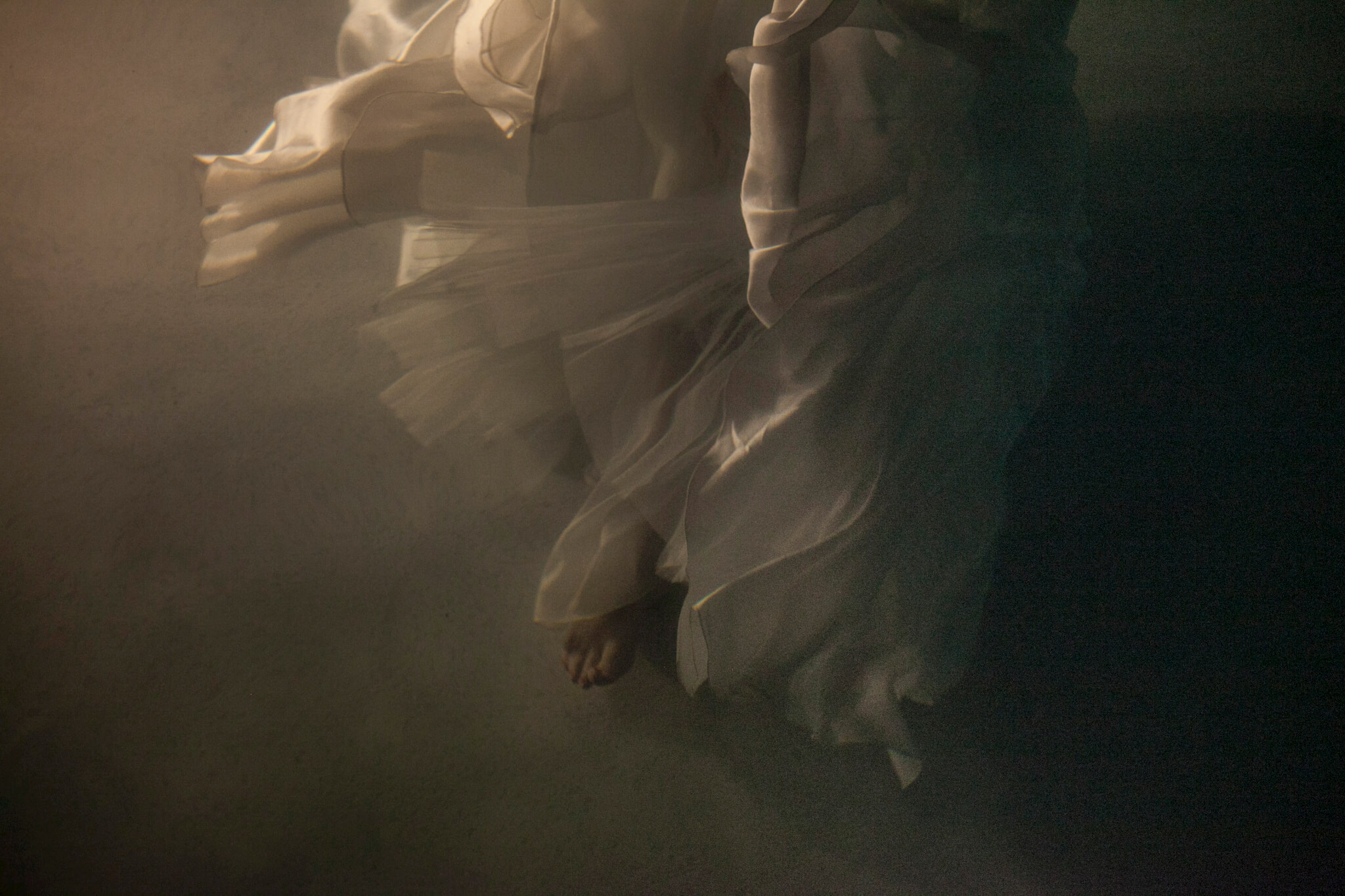 Bride portrait under water